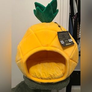 NWT Pineapple Cat Bed 🍍